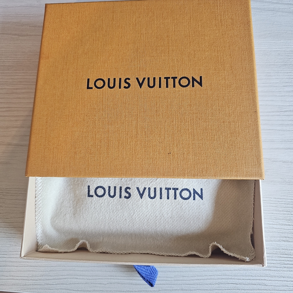 Louis Vuitton Black Women's Wallet - Picture 5 of 5